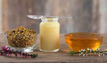 ژل رویال به رنگ سفید می باشد