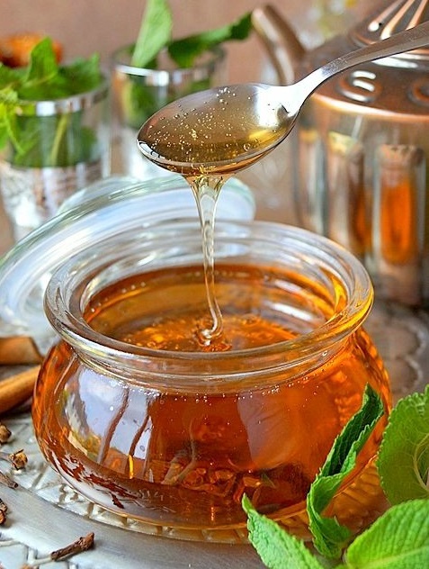 عسل نمدار